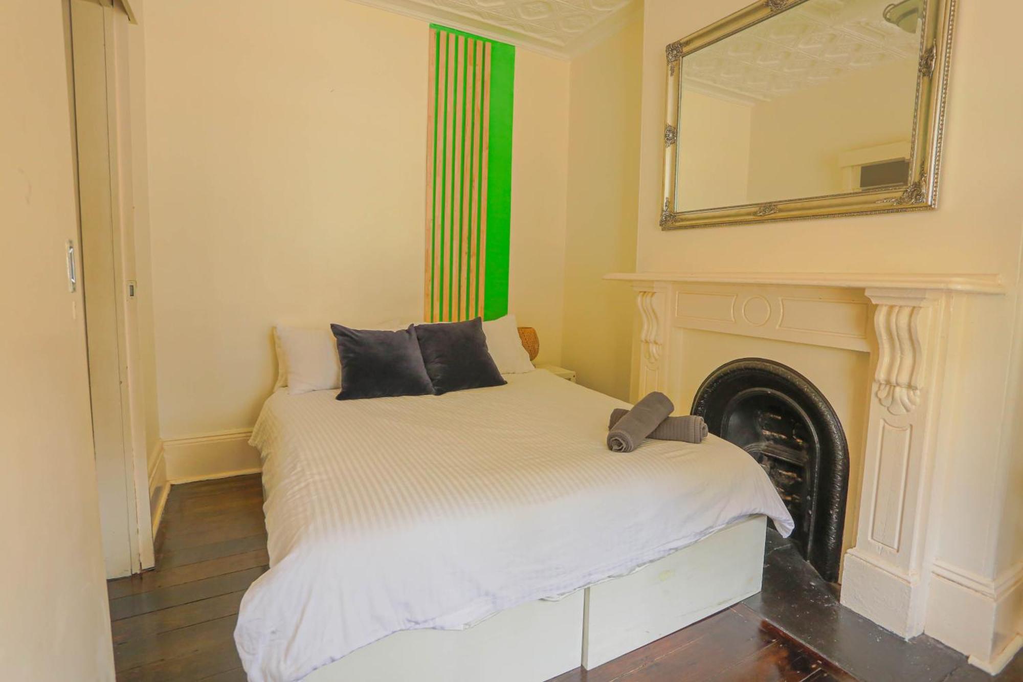 Ideal 3 Bedroom House Centre Glebe 2 E-bikes Included * Sydney
